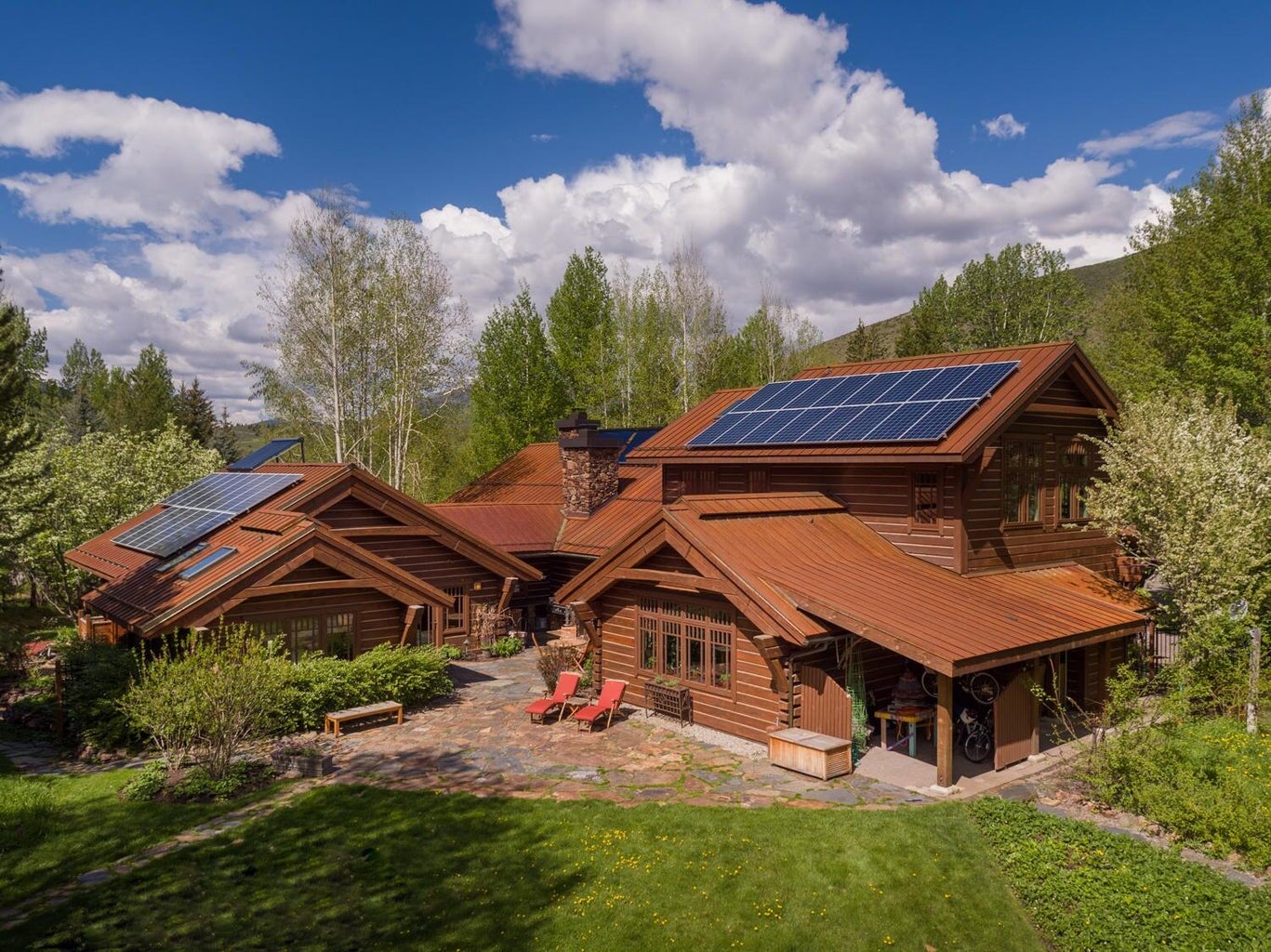 700 Fairway Road
Sun Valley, Idaho 83353 |
5 beds, 3.5 baths | 4,878 sq feet |
Listed at $6,500,000 |
Represented the Buyer