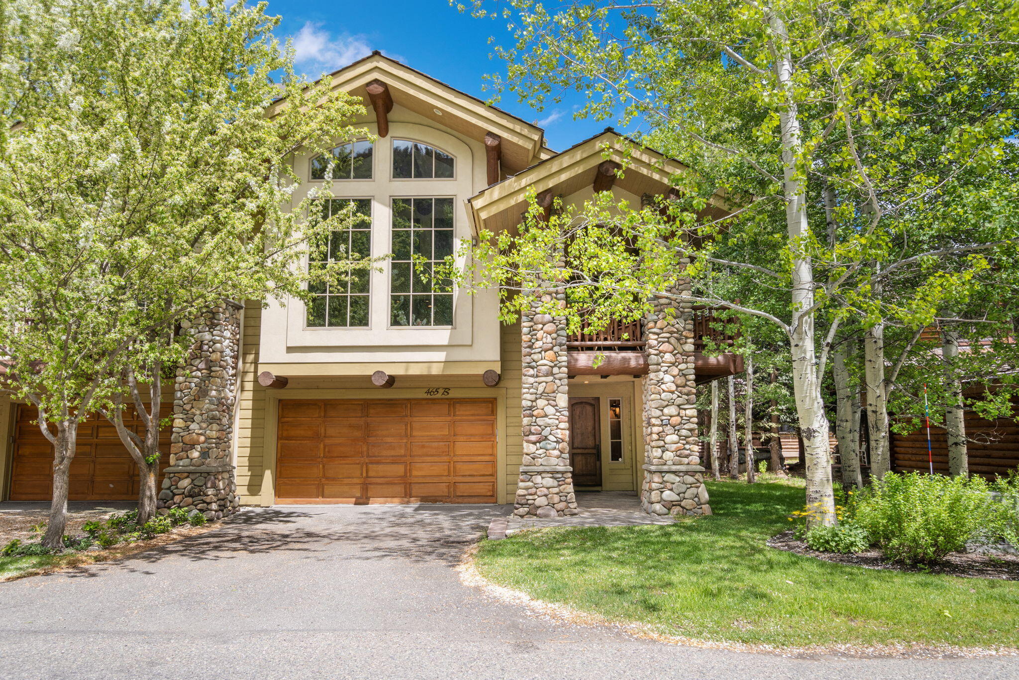 465 Wood River Drive Dr B
Ketchum, ID 83340 |
4 beds, 4.5 baths | 3,155 sq feet |
Listed at $3,795,000 |
Represented Seller