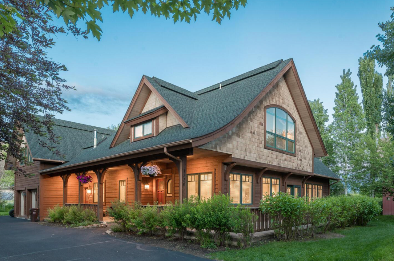 1320 Heroic Rd| Hailey, Idaho | 3 Beds 4 Baths | 3895 SF | List Price $2.1M. Represented Buyer